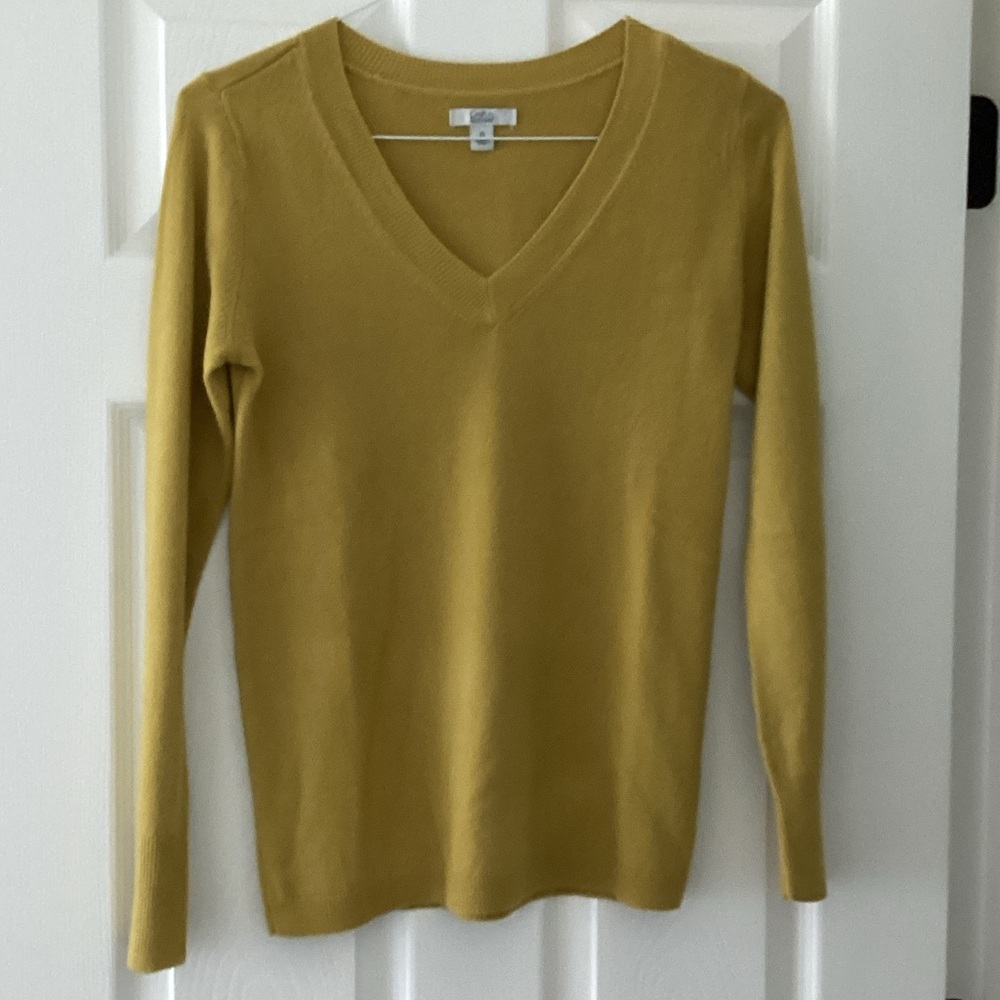 Croft & Barrow Women's V-Neck Sweater in Mustard